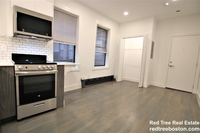 Building Photo - 24 Phillips St