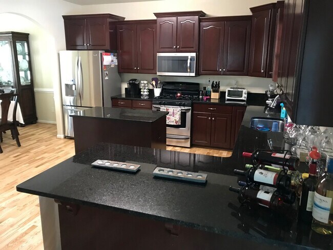 Foto del edificio - 4 Bedroom Home in Woodbridge Pointe