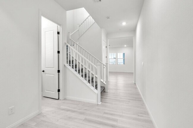 Building Photo - 584 La Vis Acrs Ln