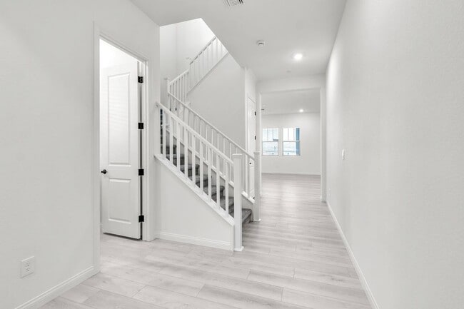 Foto del edificio - 584 La Vis Acrs Ln