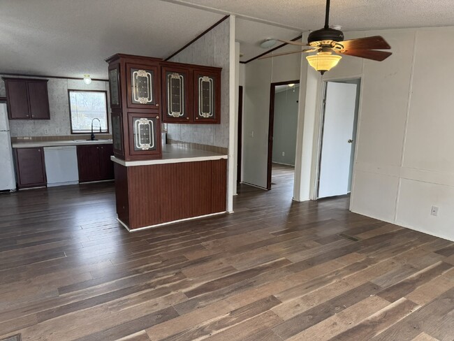 Building Photo - Very nice 3 bedroom 2 bath mobile home wit...