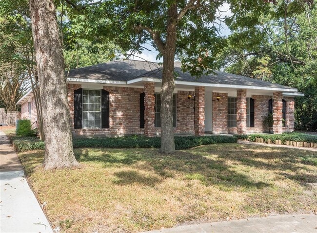 Foto del edificio - 7403 Tall Pines Dr