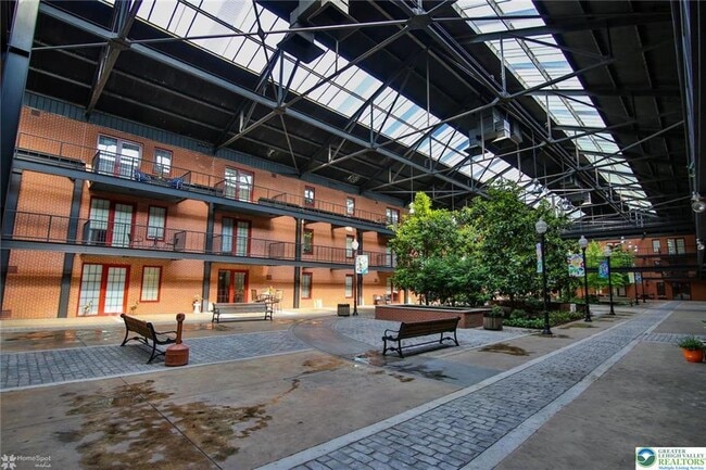 Building Photo - 11 W 2nd St