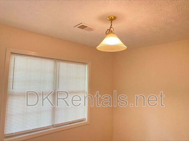 Building Photo - 811 Joseph Club Dr