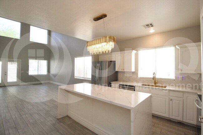 Foto del edificio - 44390 W McClelland Dr