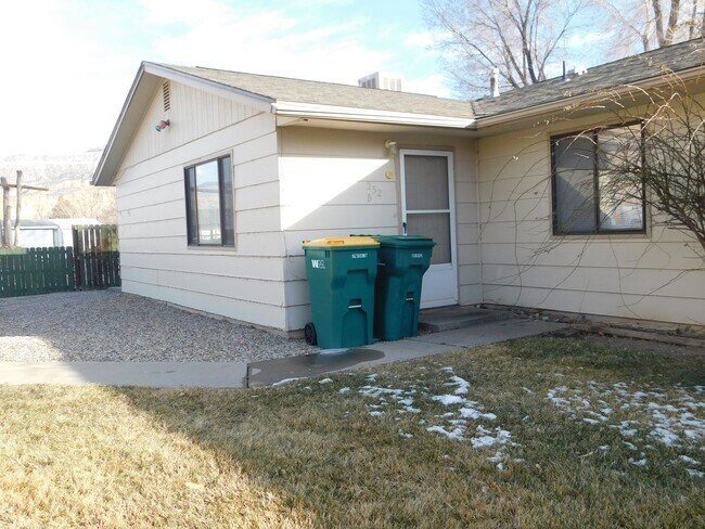 Building Photo - 232 Crawford Ln