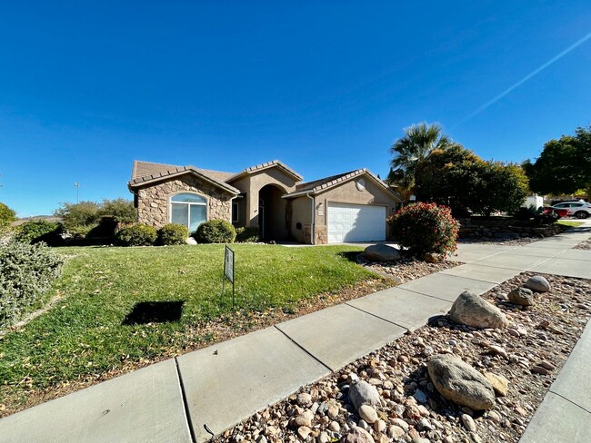 Foto del edificio - Well Maintained Home in Desert Hills