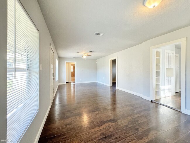 Building Photo - 4 br, 1 bath House - 1502 Hankamer Ave