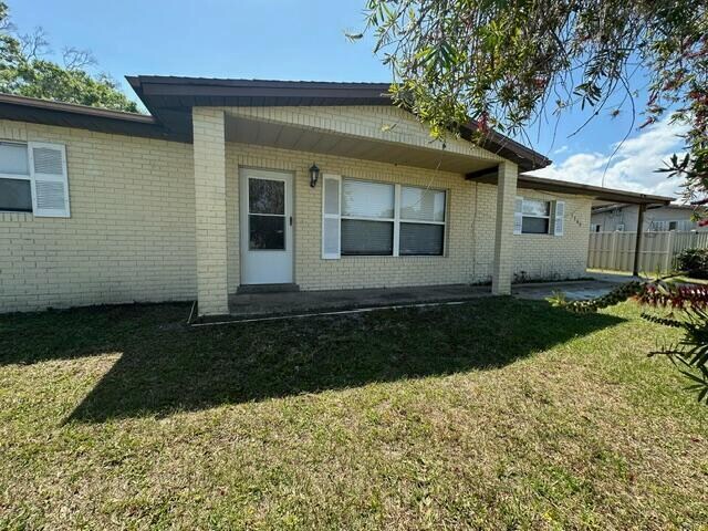 Primary Photo - 1785 Ixora Dr W