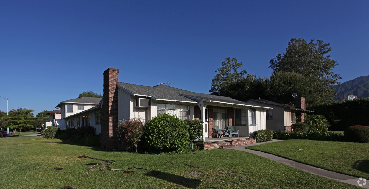 Building Photo - 601 A-D N. Santa Anita Ave