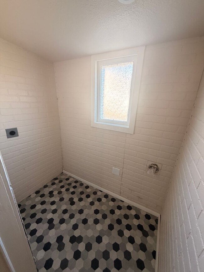 Foto del edificio - 223 N Alabama St