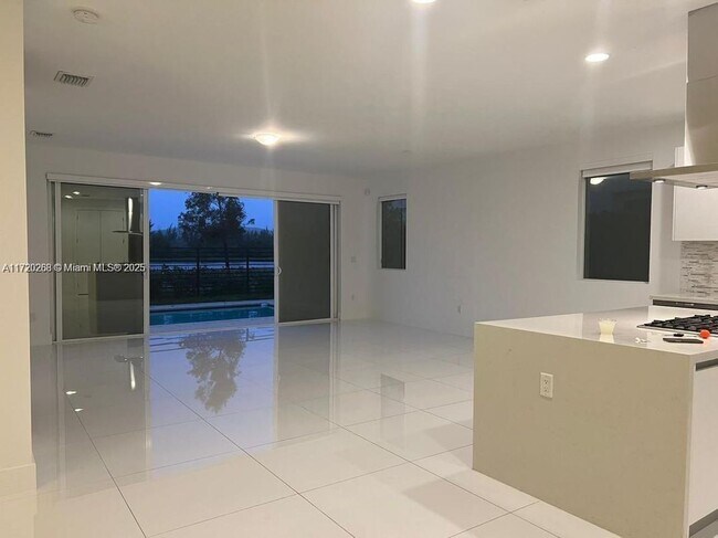 Foto del edificio - 9867 NW 75th Terrace