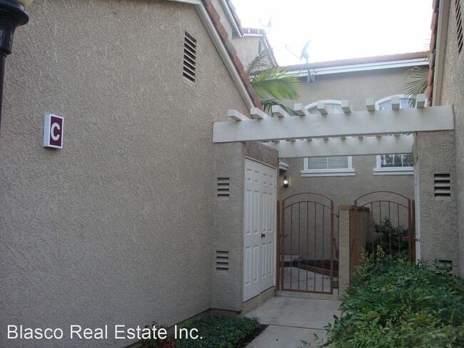 Building Photo - 3 br, 2.5 bath House - 7691 Haven  Ave #C