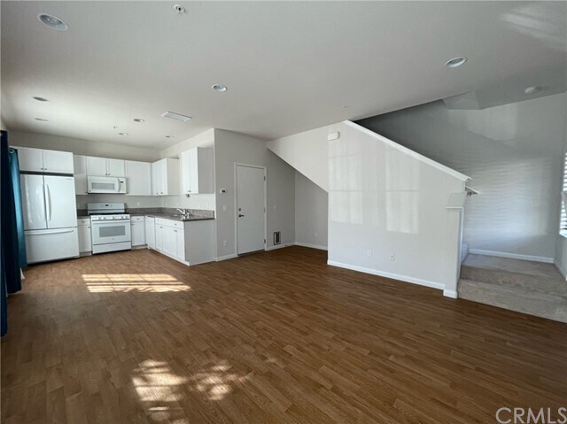 Building Photo - 875 Humbert Ave