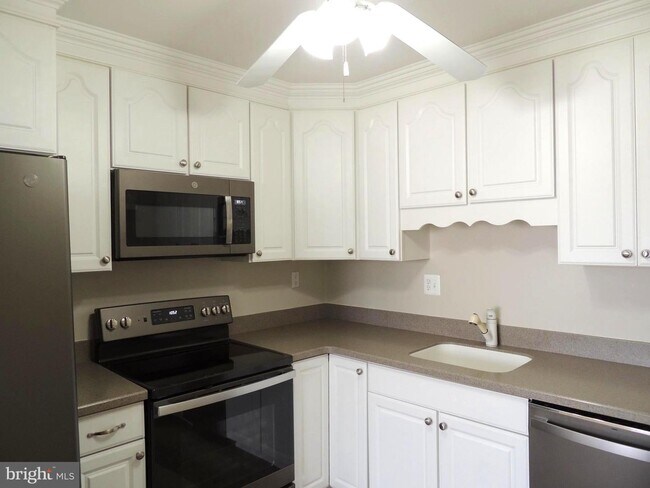 Foto del edificio - 1401 Key Pkwy