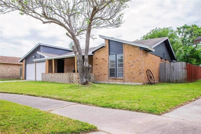 Building Photo - 9563 Goldfinch Cir