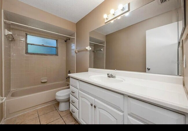 Building Photo - 6261 Silver Glen Ct
