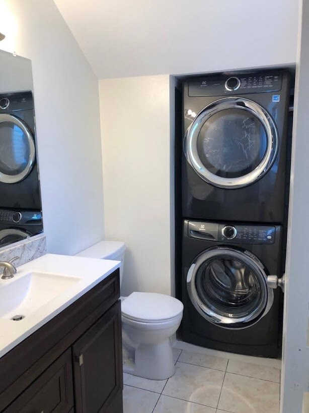 Half Bath New W/D - 105 Oak Rim Way