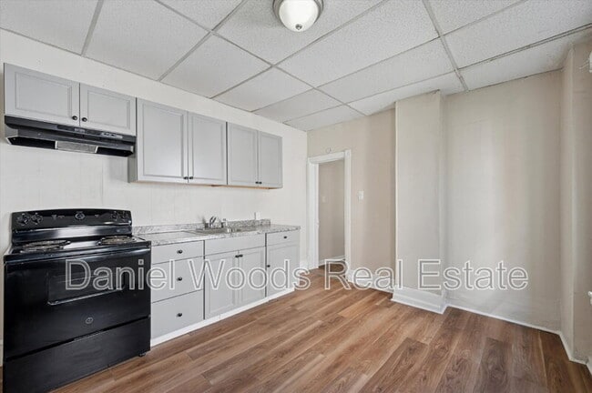 Building Photo - 2708 W 7th St