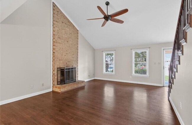 Building Photo - 5677 Rushmere Dr