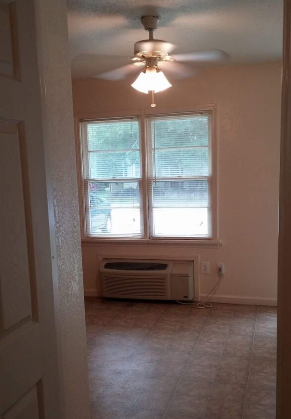 Primary Photo - 203 E Russell St