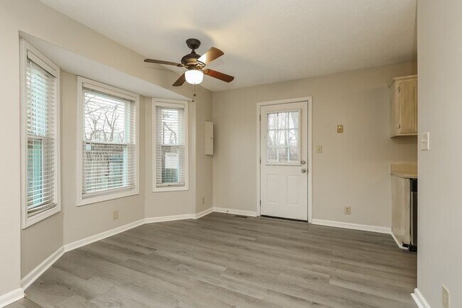 Building Photo - Beautiful 3 Bedroom Ranch with Fenced Back...