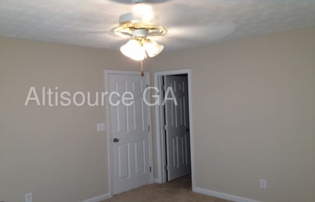 Building Photo - 225 Apple Valley Rd