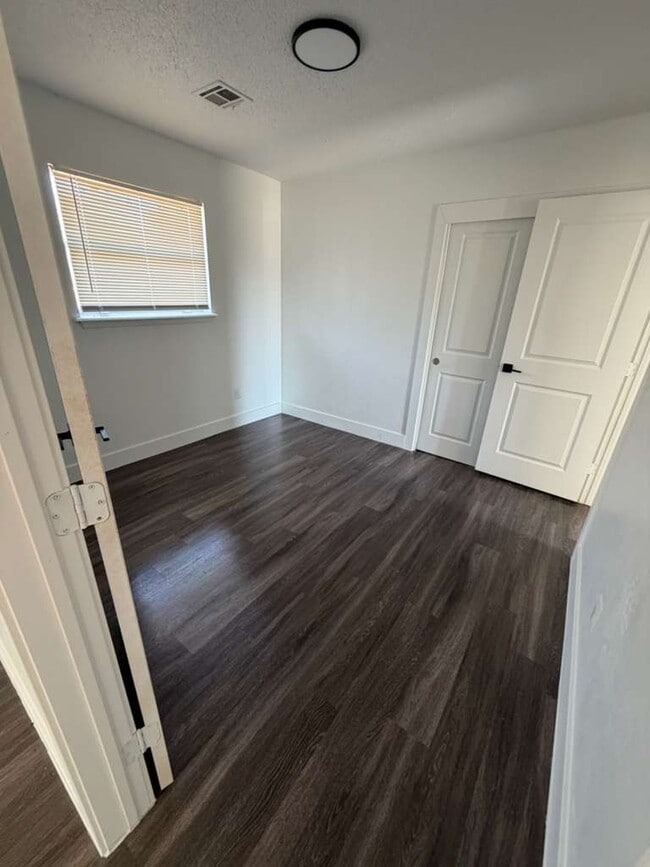 Foto del edificio - 329 NW 86th St