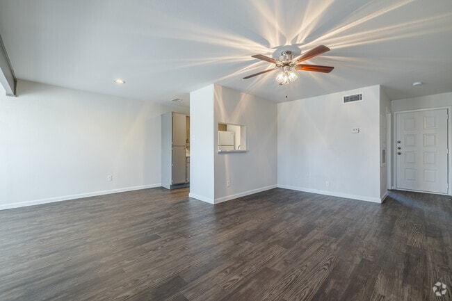 1BR, 1BA - 762SF - MacKenzie Pointe