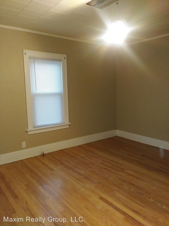 Building Photo - 3 br, 1 bath House - 2434 NEWPORT AV