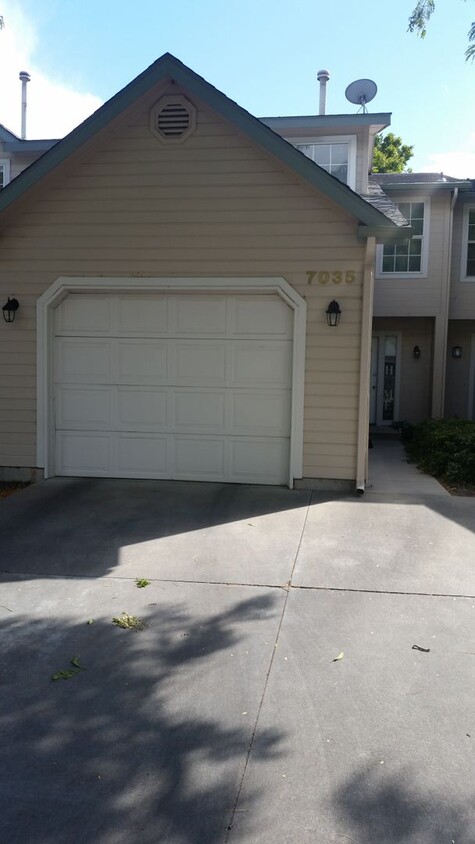 Primary Photo - Cute Boise Townhome