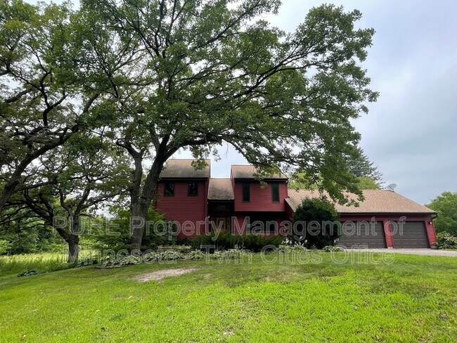Building Photo - 4432 Woodlane Dr