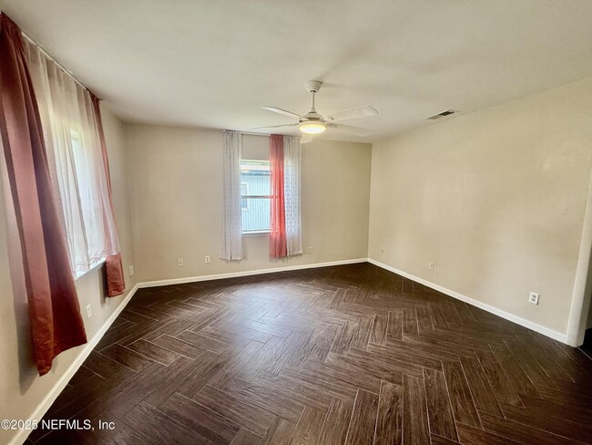 Building Photo - 1175 Woodruff Ave