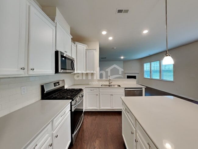 Building Photo - 128 Eden Ave