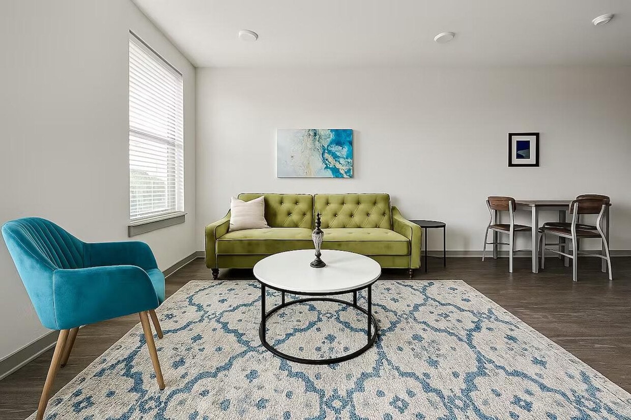 Foto principal - 312 N Magnolia St