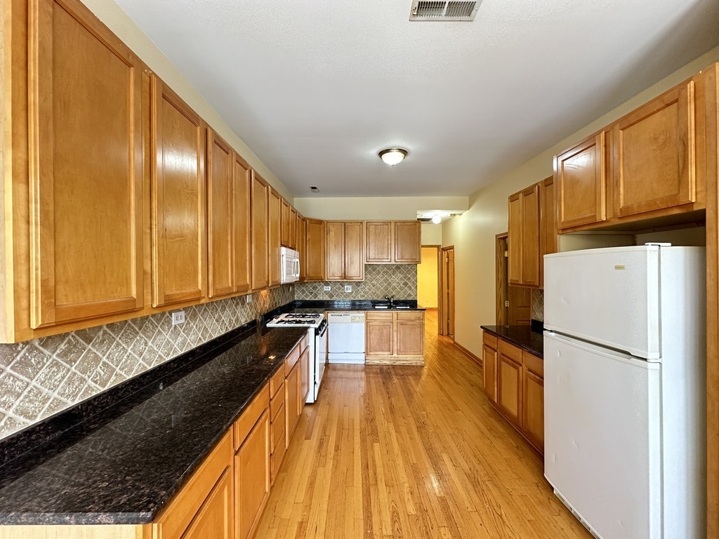 Foto principal - 2136 W Chicago Ave
