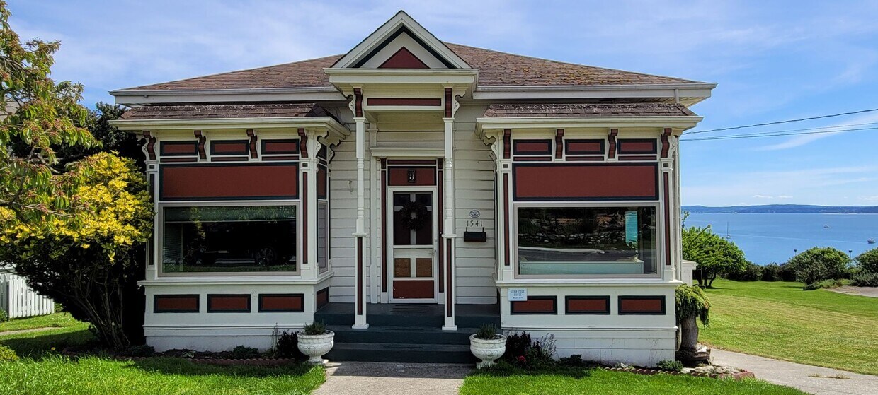 Primary Photo - Port Townsend Bluff Victorian overlooking ...