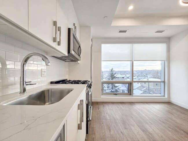 Photo du bâtiment - 1.0 bedroom in Calgary Alberta T2N 5G5