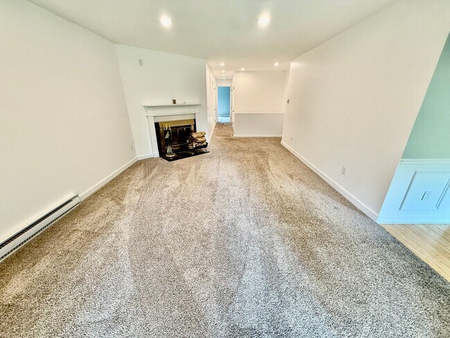 Foto del edificio - Charming 3 BR / 2 BA Top-Floor Condo | Bla...