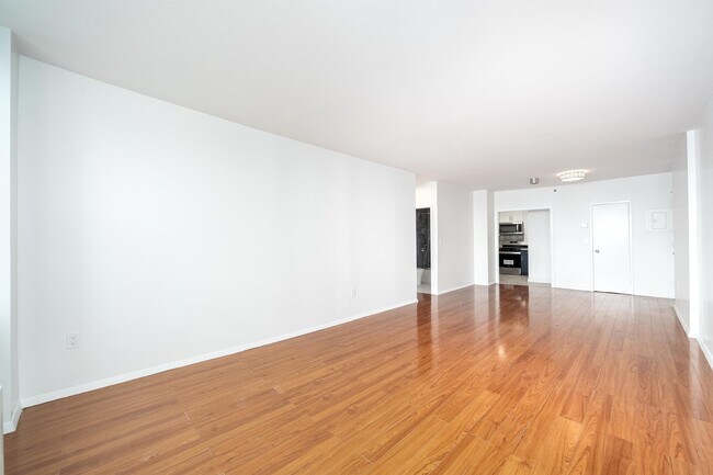 Building Photo - 45 River Dr S