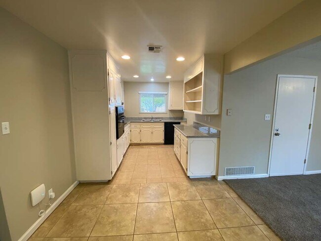 Foto del edificio - 1602 Oak Chase Ct