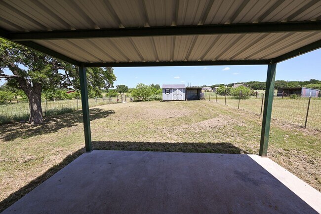 Foto del edificio - Charming 3-bedroom, 2-bath home situated on 2 acres in Decatur ISD!