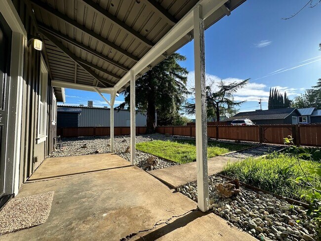 Foto del edificio - Charming One Bedroom in the Heart of Red Bluff! Pet Friendly!