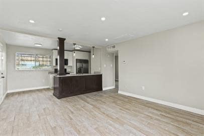 Foto del edificio - 3 bedrooms 1 bathroom with all tile flooring