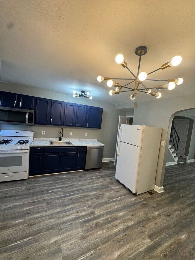 Foto del edificio - 2-Bedroom Townhome with Spacious Backyard – Available Now