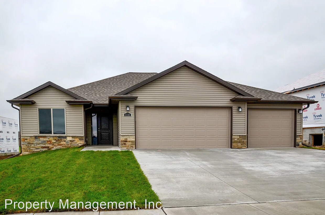 Primary Photo - 4 br, 3 bath House - 1141 N 99th St.