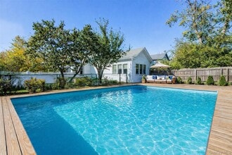 Building Photo - 312 5th Ave