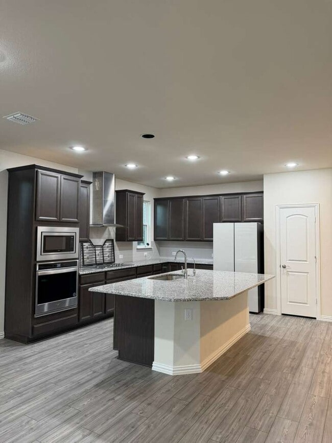 Cocina - 3340 Sorghum Way