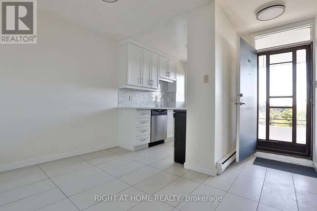 Building Photo - 35 Sunny Glenway
