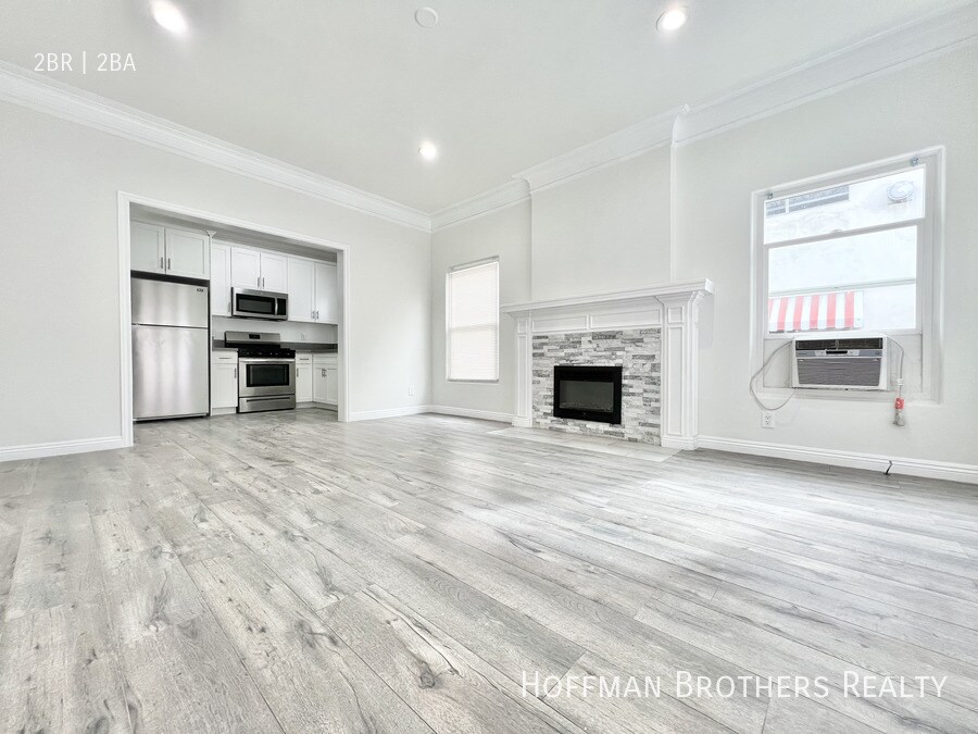 Foto principal - 244 S Alexandria Ave